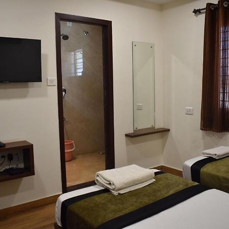 Symphony Suites Bangalore Eksteriør bilde