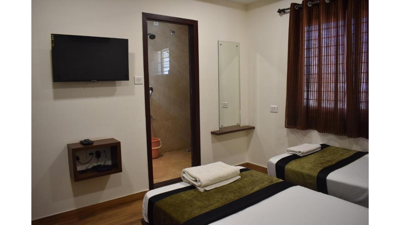 Symphony Suites Bangalore Eksteriør bilde